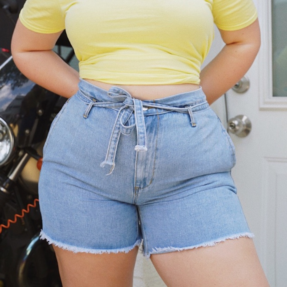 Plus size tie shorts